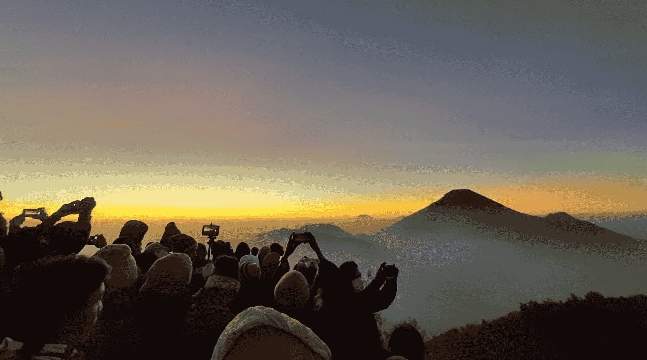 Menikmati Sunrise Indah di Bukit Sikunir Wonosobo