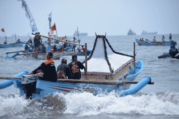 Sedekah Laut di Cilacap
