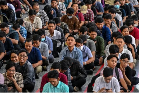 Ekonomi yang Mencekik, Pekerjaan yang Sulit Ditembus