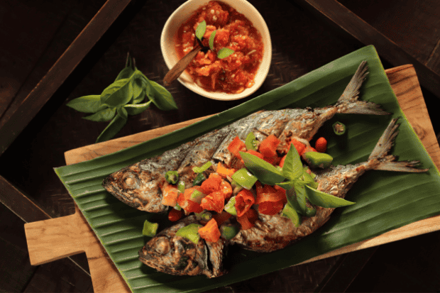 Ikan Bakar Dabu-Dabu Pedas dan Lezat, Cocok Buat Makan Siang