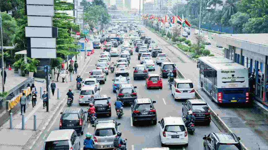 Mengapa Etika di Jalan Raya Itu Nggak Bisa Dianggap Remeh