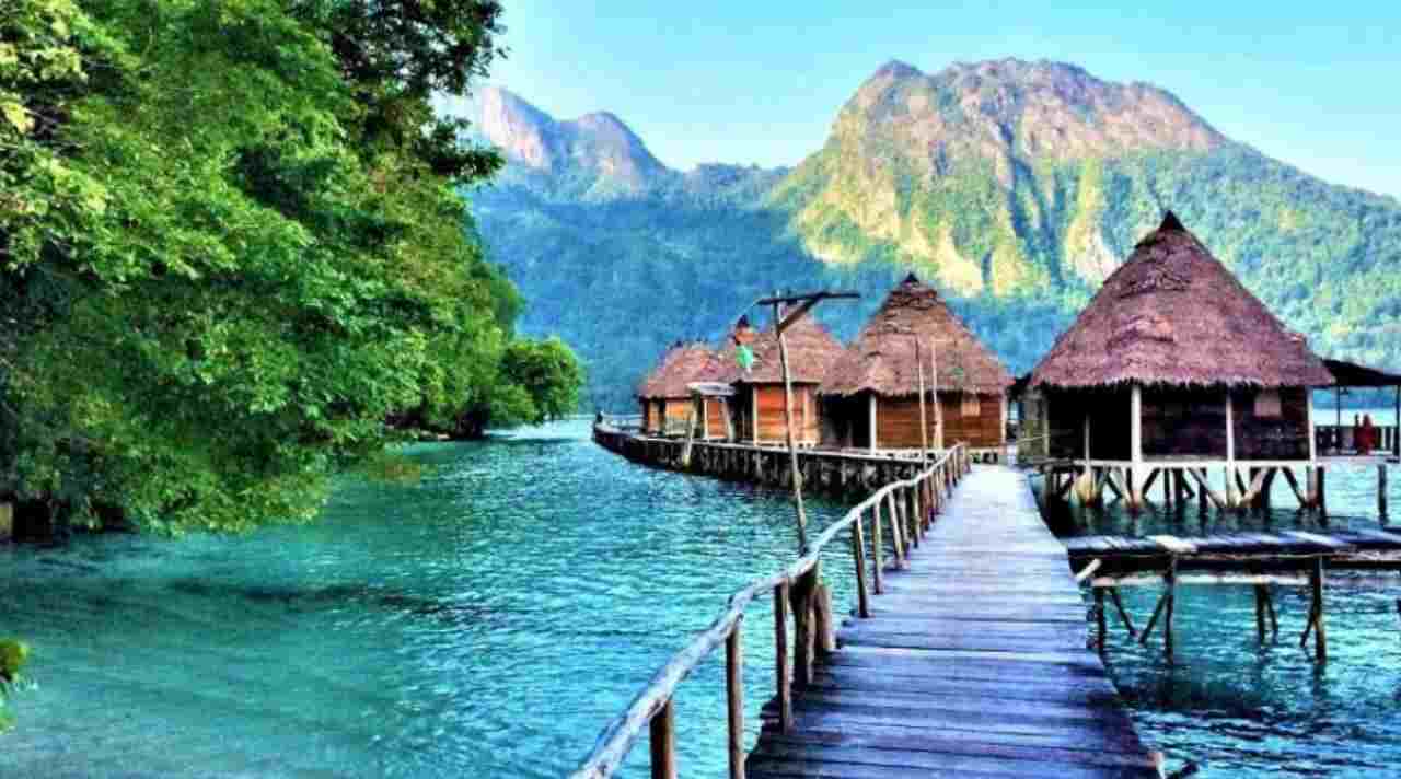 Menikmati Keindahan Pantai Ora, Surga Tersembunyi di Maluku Tengah