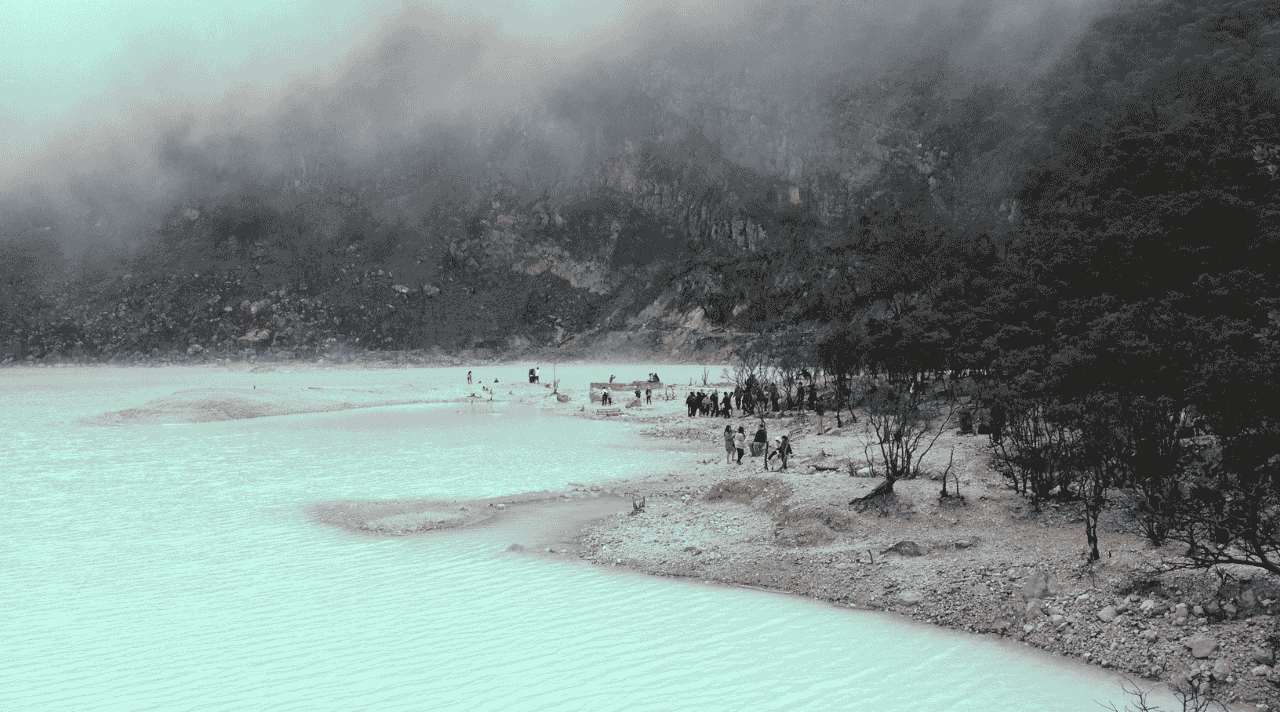 Menyapa Alam di Kawah Putih Ciwidey yang Eksotis