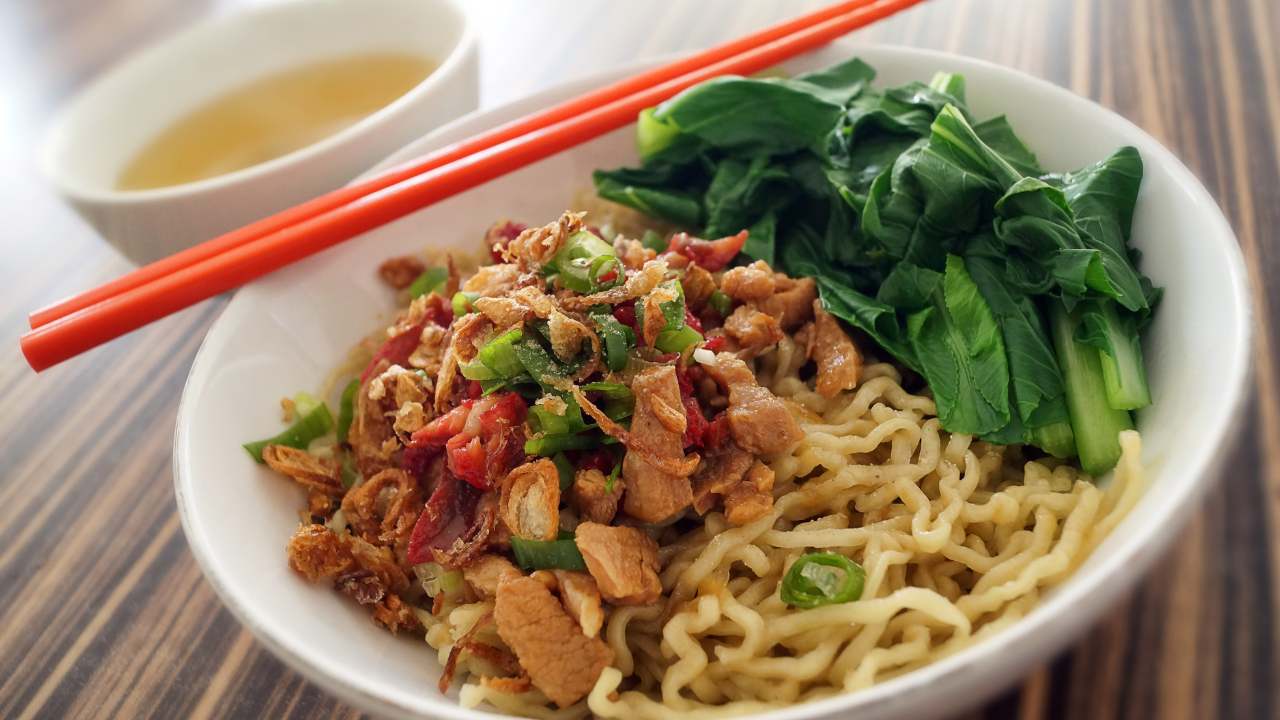 Mie Ayam Spesial Peluang Usaha Kuliner yang Tak Pernah Sepi Peminat