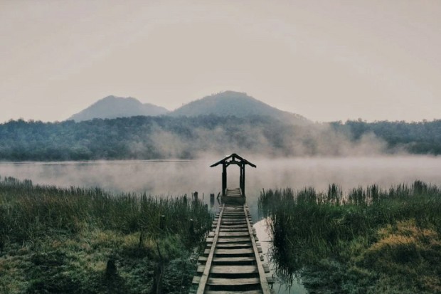 Misteri dan Pesona Danau Taman Hidup