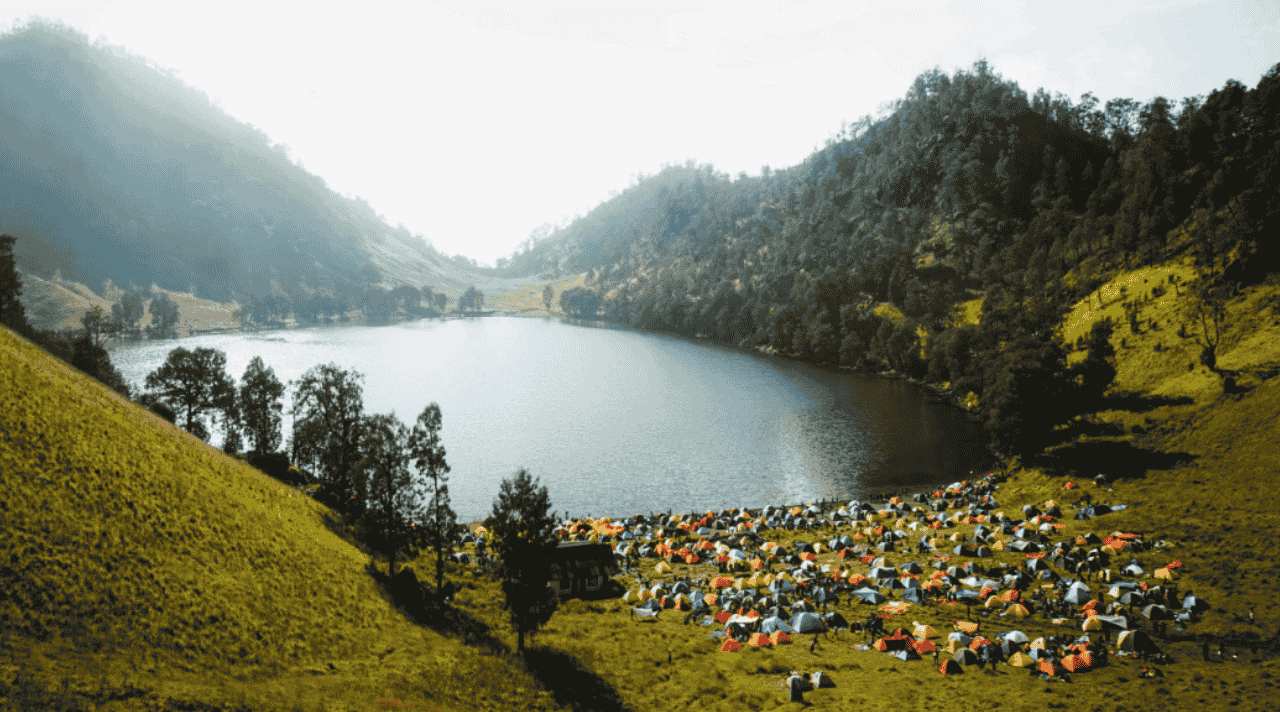 Ranu Kumbolo Semeru, Surga di Tengah Pendakian