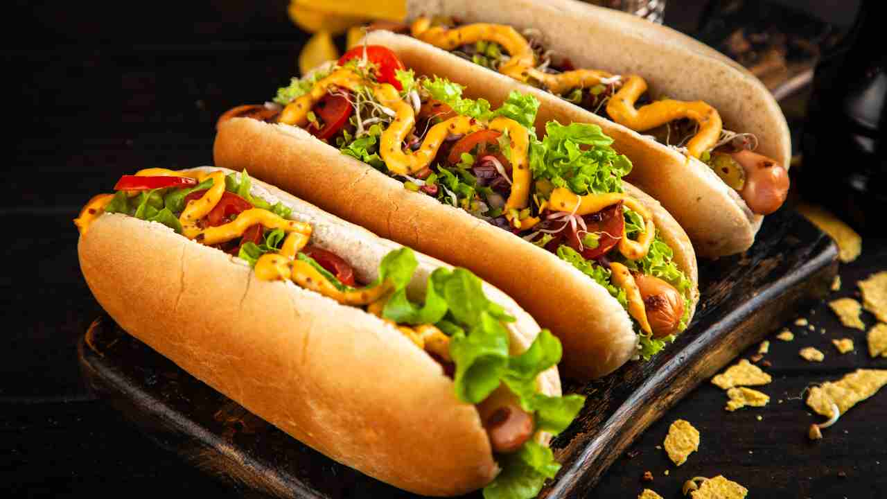 Hot Dog Kudapan Klasik yang Tak Pernah Kehilangan Penggemar
