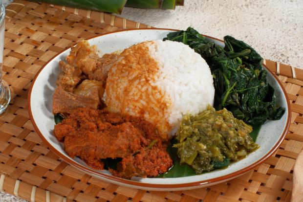 Kenapa Nasi Padang Dibungkus Segitiga?