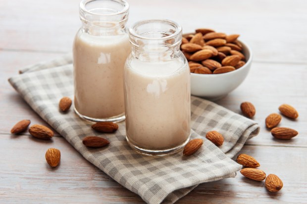Perbedaan Susu Almond dan Susu Sapi