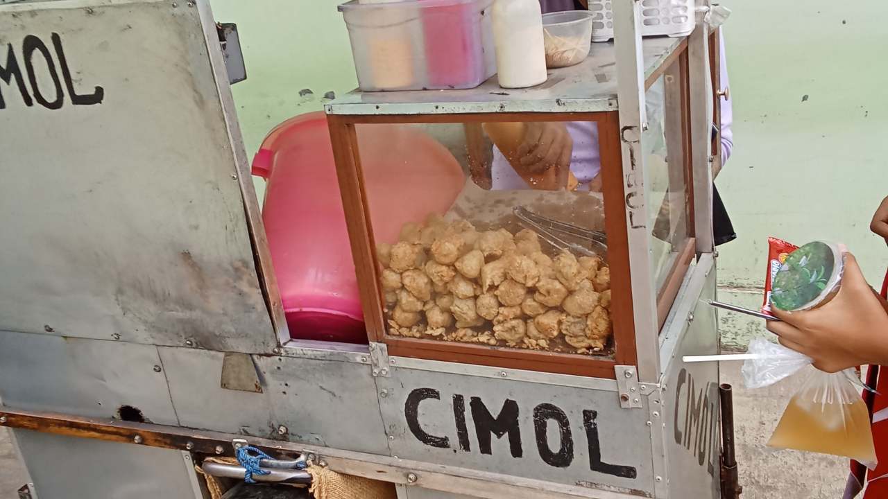 Bisnis Cimol Terus Berkembang, dari Tradisi hingga Tren Kekinian