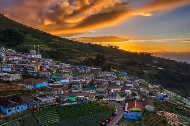 Spot foto populer di Nepal Van Java