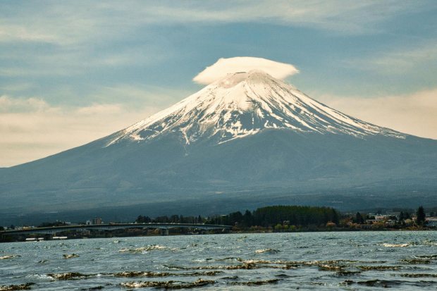 Awan lenticular dan cuaca ekstrem
