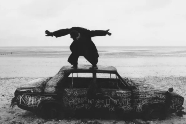 Dampak emosional lagu About You The 1975 terhadap remaja