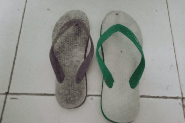 Dari kehilangan sandal menuju kehilangan makna