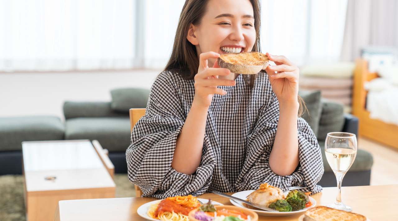 Makan Malam Setelah Jam 8 Bikin Gemuk, Apakah Itu Fakta?