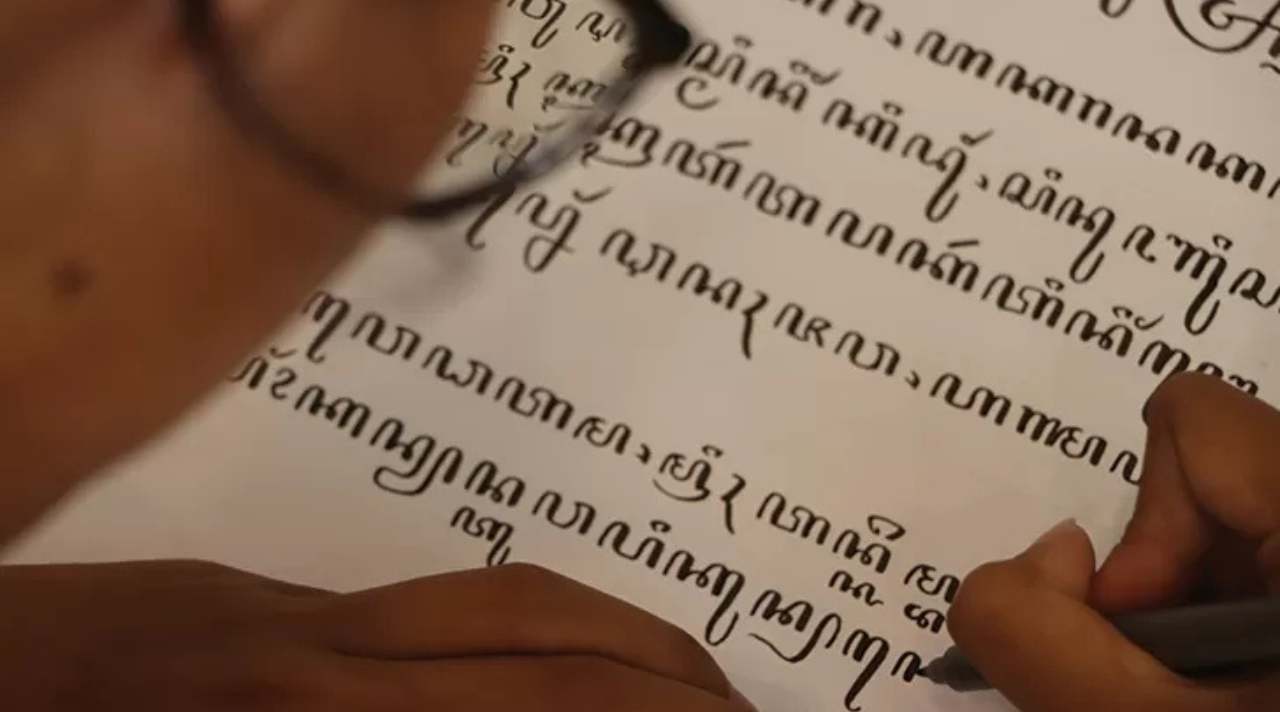 Belajar Aksara Jawa, Panduan Lengkap dari Sejarah hingga Media Modern