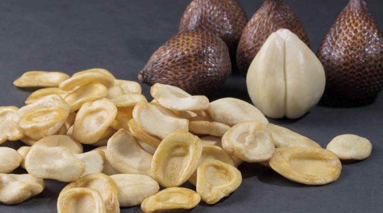 Keripik Salak, Camilan Renyah yang Bikin Ketagihan dari Buah Lokal