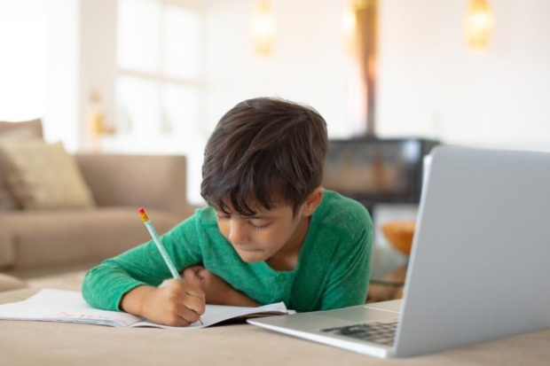 Platform les online terpercaya