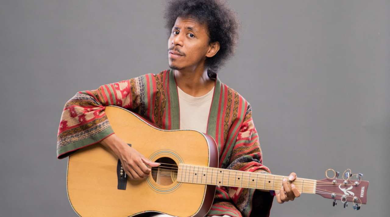 Raim Laode, Perjalanan Panjang dari Panggung Komedi ke Musik Nasional yang Menginspirasi