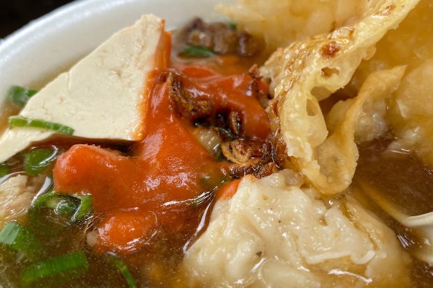 Ciri khas Bakso Malang lengkap dengan pangsit