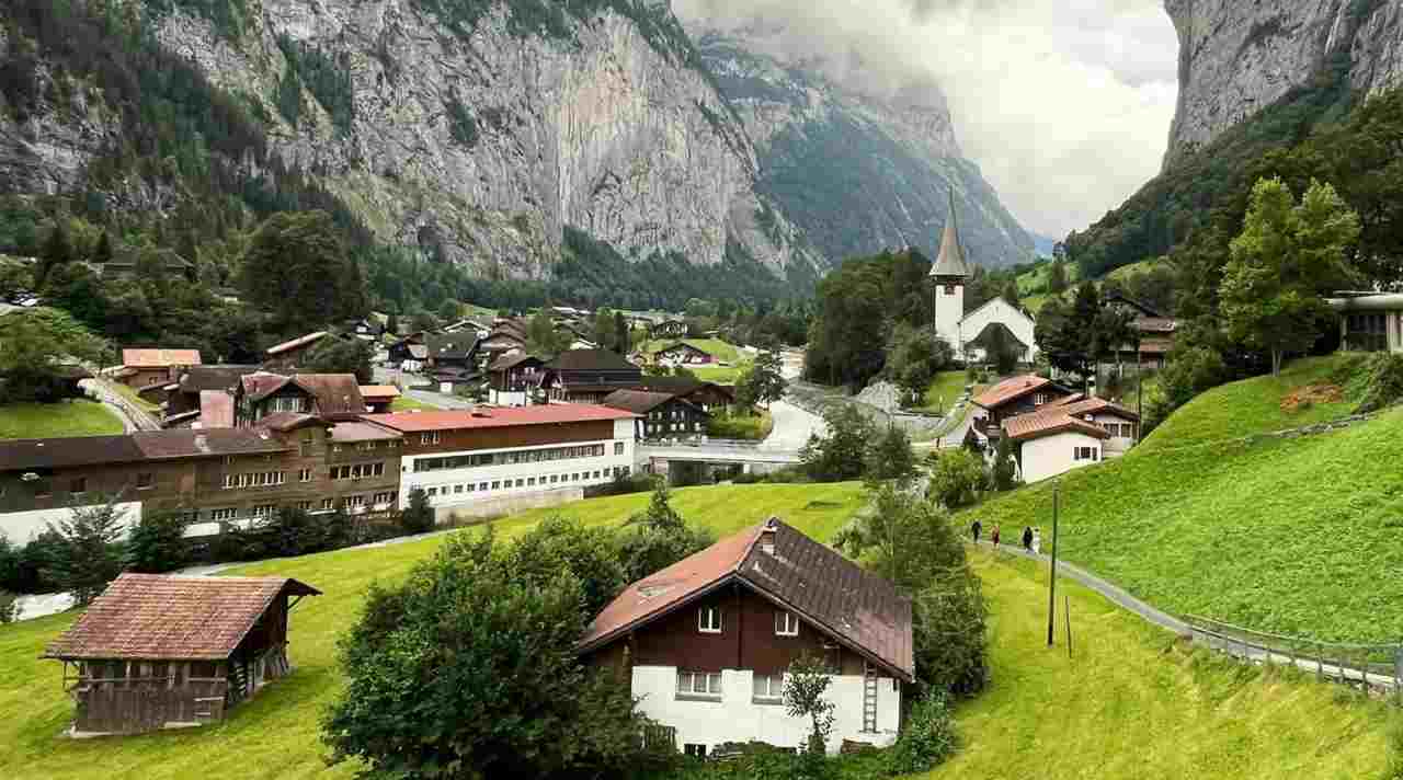 Menjelajahi Keindahan Pegunungan Alpen Swiss yang Bikin Siapa Pun Jatuh Hati