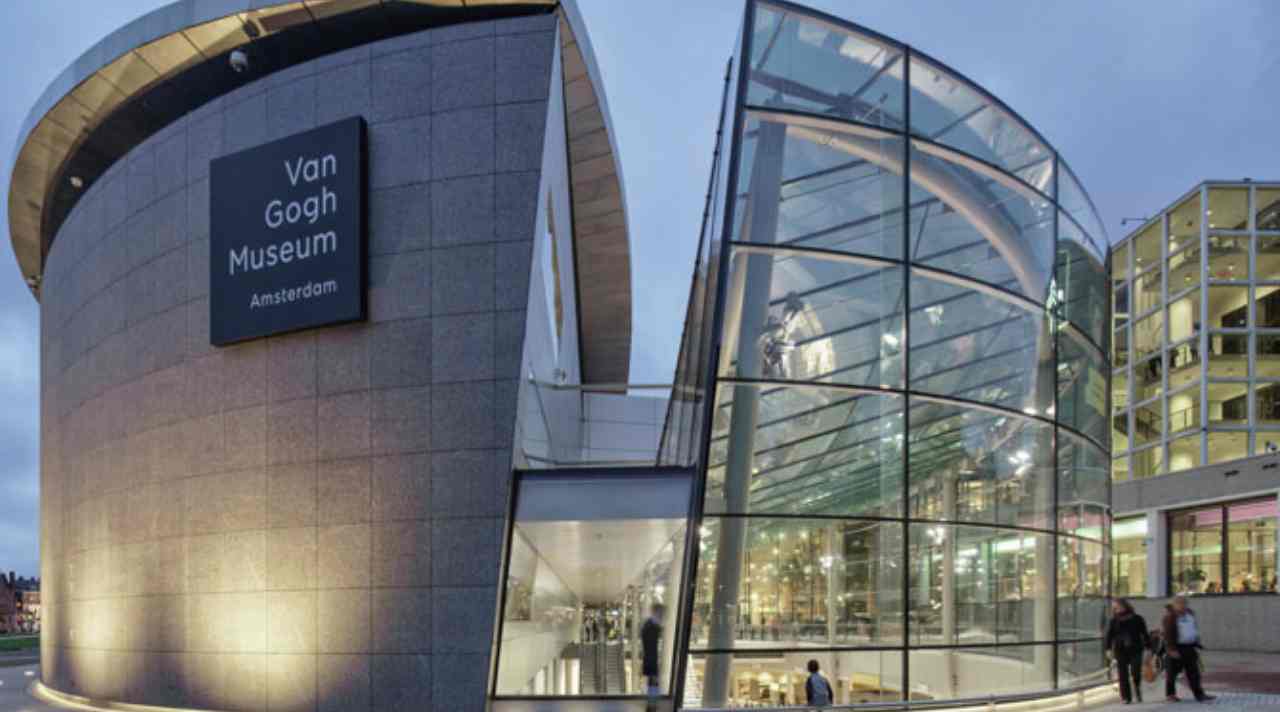Menyelami Dunia Seni di Museum Van Gogh Amsterdam yang Mendunia