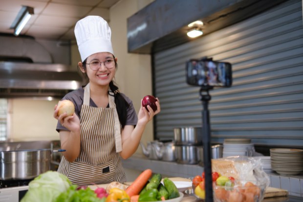 Peluang usaha food vlogger di era digital