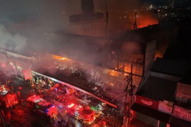 Rita Pasaraya Cilacap Terbakar Hebat Menyita Perhatian Warga