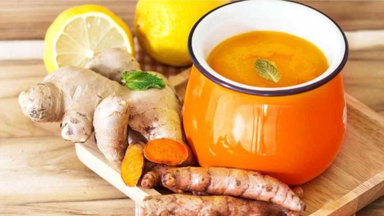 rebusam kunyit segar dalam panci