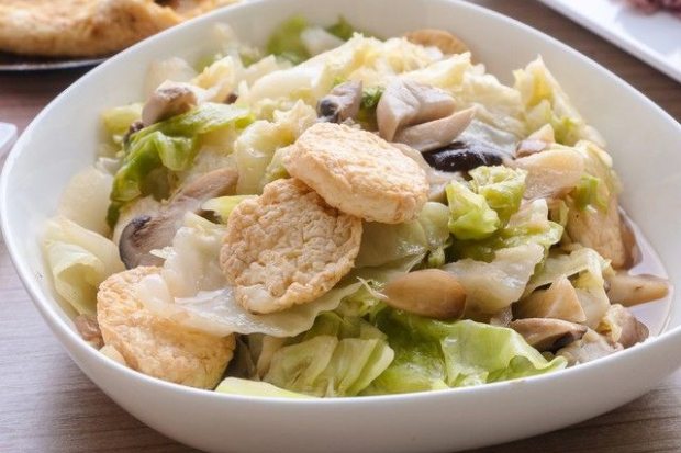 Tumis sawi putih rumahan dengan bumbu gurih