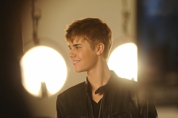 Lagu populer milik Justin Bieber selalu viral di media sosial karena memiliki irama catchy dan mudah dinikmati banyak orang.