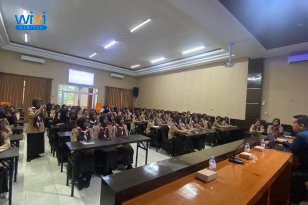 Siswa SMKN 1 Cilacap mengikuti sesi pembelajaran affiliate marketing bersama Wivi Digital


