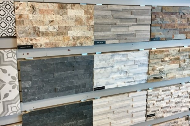 Tips memilih keramik batu alam yang cocok untuk interior dan eksterior rumah modern