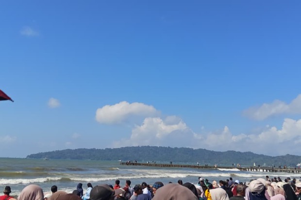 Tradisi Sedekah Laut Cilacap menjadi bagian dari budaya yang tetap hidup di tengah masyarakat.